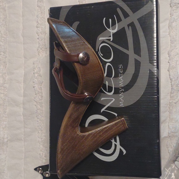 Onesole Brown Women's Interchangeable Heels - Picture 6 of 6